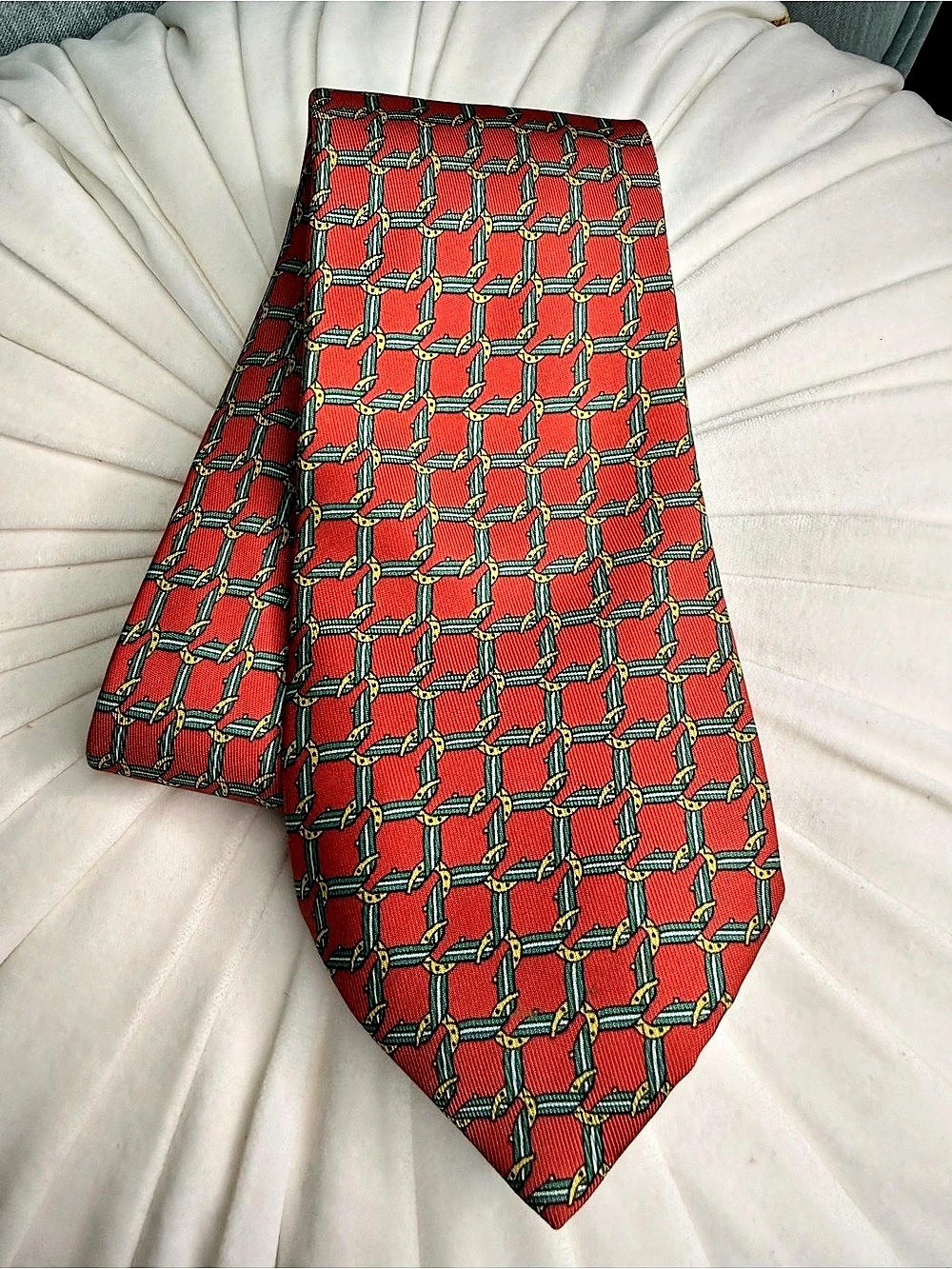 Hermès Silk Geometric Tie in Red & Green Like New
